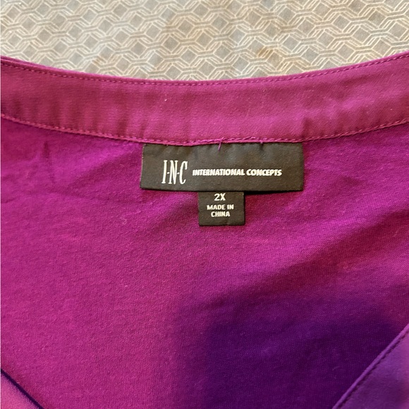 Lot of 3 blouses. All same style and size. 3 different colors. - Picture 3 of 6